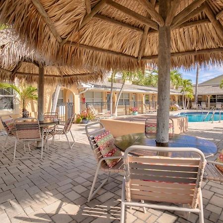 Walkable To Restaurants And Steps To The Beach! - Coconut Villa'S Suite 10 Сант Пит Бич Экстерьер фото